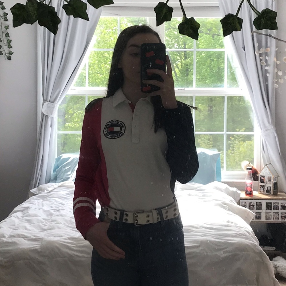 Cropped Tommy Hilfiger shirt